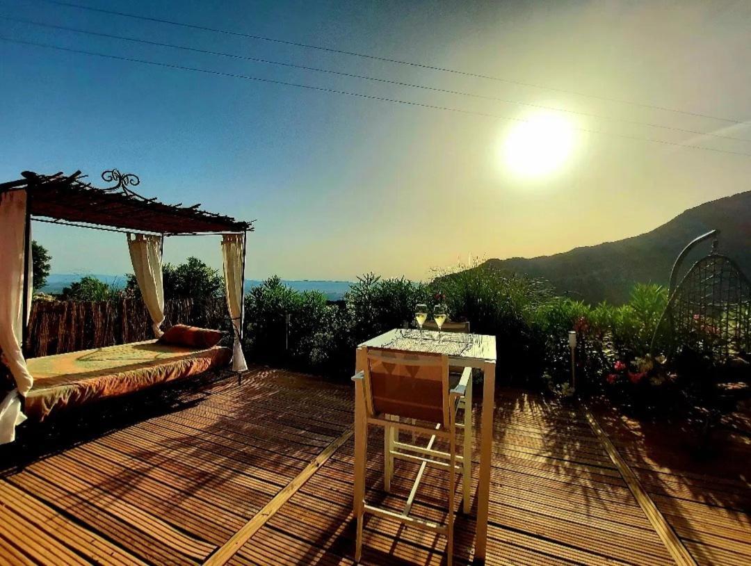 Hotel Ddg Retreat Casares Esterno foto